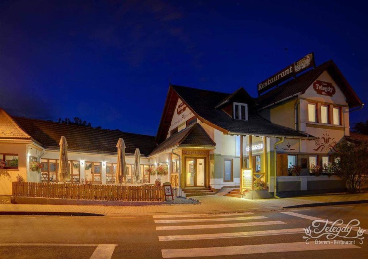Telegdy Homes Praid Exterior photo